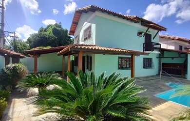 Imagem: A casa possui 3 Dormitórios, 2 Banheiros e está localizado