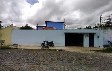 Imagem: A casa possui 5 Dormitórios, 5 Banheiros, 5 Vagas na garagem