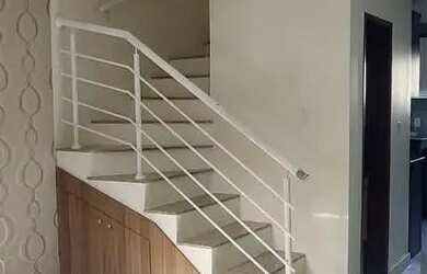 Imagem: A casa possui 2 Dormitórios, 1 Banheiro, 2 Vagas na garagem