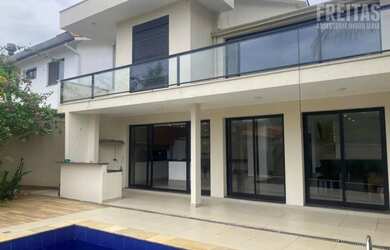 Imagem: A casa em condomínio possui 4 Dormitórios, 5 Banheiros, 4