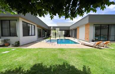 Imagem: A casa possui 5 Dormitórios, 5 Banheiros, 5 Vagas na garagem