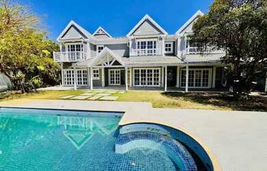 Imagem: A casa em condomínio possui 5 Dormitórios, 5 Banheiros, 4