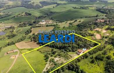 Imagem: A casa possui 5 Dormitórios, 5 Banheiros, 5 Vagas na garagem