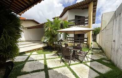 Imagem: A casa possui 4 Dormitórios, 2 Banheiros, 286m² de Área e