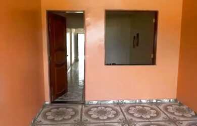 Imagem: A casa possui 3 Dormitórios, 2 Banheiros, 1 Vaga na garagem