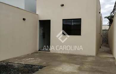 Imagem: A casa possui 2 Dormitórios, 1 Banheiro, 2 Vagas na garagem