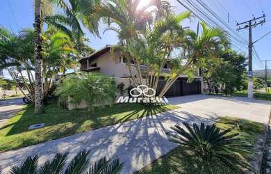 Imagem: A casa possui 3 Dormitórios, 1 Banheiro, 3 Vagas na garagem
