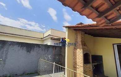 Imagem: A casa possui 5 Dormitórios, 3 Banheiros, 360m² de Área e