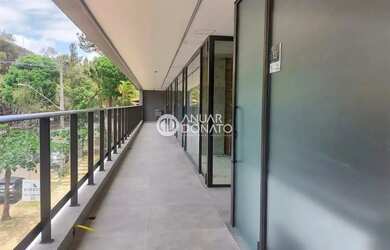 Imagem: O depósito possui 2 Vagas na garagem e 103m² de Área e está