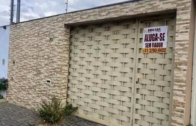 Imagem 2: Casa para Locação em Contagem, Lúcio de Abreu, 3 dormitórios, 1 suíte, 1 banheiro, 2 vagas