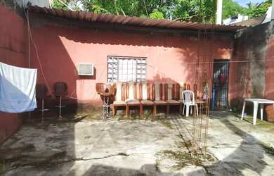 Imagem: A casa possui 1 Dormitório, 1 Banheiro, 3 Vagas na garagem