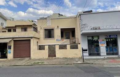 Imagem: A casa possui 5 Dormitórios, 5 Banheiros, 1 Vaga na garagem