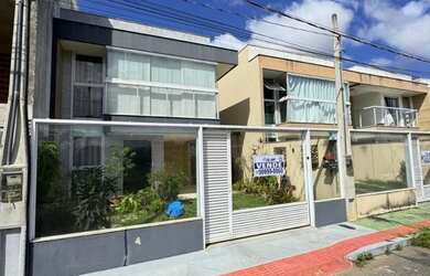 Imagem: A casa possui 2 Dormitórios, 3 Banheiros, 2 Vagas na garagem