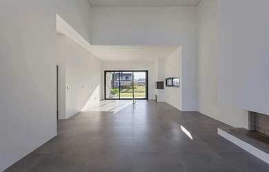 Imagem 6: Casa com fachada imponente no Reserva das Águas