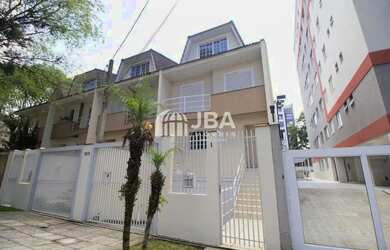 Imagem: A casa possui 3 Dormitórios, 3 Banheiros, 3 Vagas na garagem