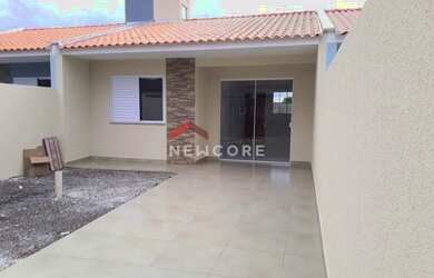 Imagem: A casa possui 2 Dormitórios, 1 Banheiro, 2 Vagas na garagem