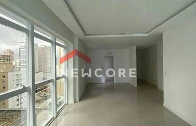 Imagem: O apartamento possui 4 Dormitórios, 3 Banheiros, 3 Vagas na