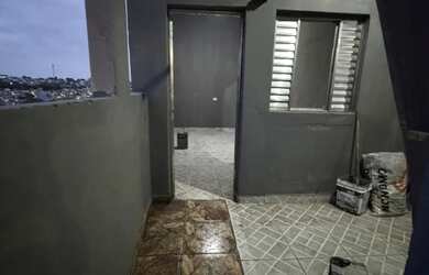 Imagem: A casa possui 1 Dormitório, 1 Banheiro e está localizado