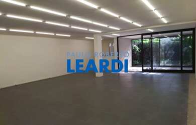 Imagem: O depósito possui 4 Vagas na garagem, 222m² de Área e está