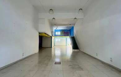 Imagem: O depósito possui 3 Vagas na garagem, 187m² de Área e está