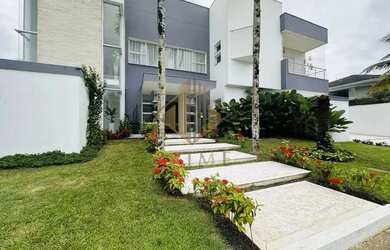 Imagem: A casa em condomínio possui 5 Dormitórios, 5 Banheiros, 2