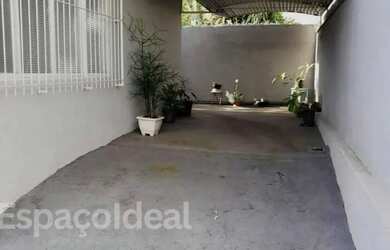 Imagem: A casa possui 2 Dormitórios, 1 Banheiro, 1 Vaga na garagem