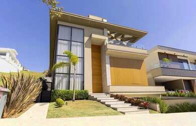 Imagem: A casa em condomínio possui 4 Dormitórios, 5 Banheiros, 4