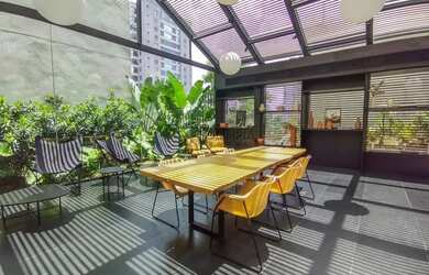 Imagem: O apartamento possui 1 Dormitório, 1 Banheiro, 1 Vaga na garagem