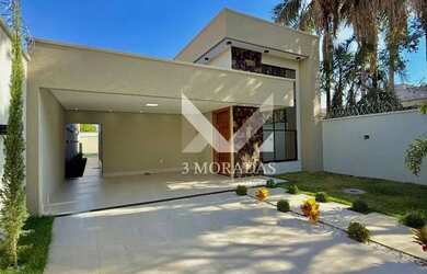 Imagem: A casa possui 3 Dormitórios, 2 Banheiros, 3 Vagas na garagem