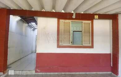 Imagem: A casa possui 2 Dormitórios, 1 Banheiro, 2 Vagas na garagem