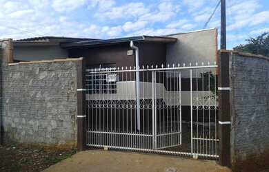 Imagem: A casa possui 1 Dormitório, 1 Banheiro, 1 Vaga na garagem e