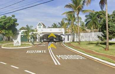 Imagem: A casa em condomínio possui 3 Dormitórios, 3 Banheiros, 242m²