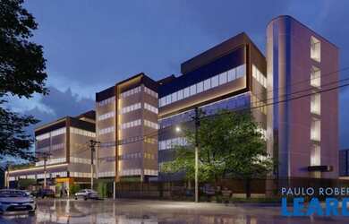 Imagem: O depósito possui 5 Vagas na garagem, 356m² de Área e está