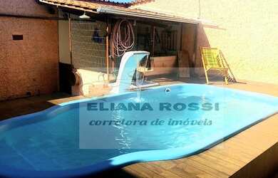 Imagem: A casa possui 3 Dormitórios, 4 Banheiros, 3 Vagas na garagem