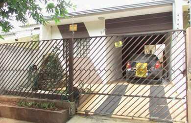 Imagem: A casa possui 2 Dormitórios, 1 Banheiro, 1 Vaga na garagem