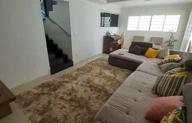 Imagem: A casa possui 3 Dormitórios, 3 Banheiros, 2 Vagas na garagem