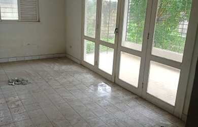 Imagem: A casa possui 4 Dormitórios, 4 Banheiros, 1 Vaga na garagem