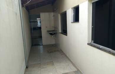 Imagem: A casa em condomínio possui 3 Dormitórios, 2 Banheiros, 2