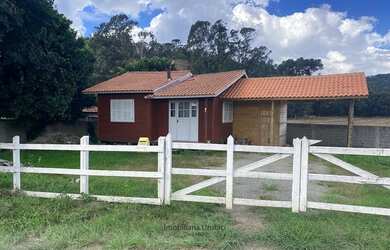 Imagem: A casa possui 2 Dormitórios, 1 Banheiro, 555m² de Área, Lareira