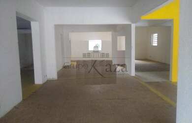 Imagem: O depósito possui 4 Vagas na garagem, 213m² de Área e está