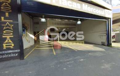 Imagem: O depósito possui 4 Vagas na garagem, 340m² de Área e está