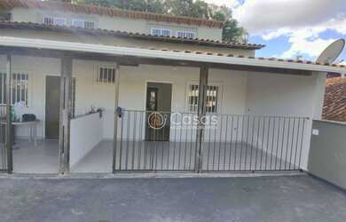 Imagem: A casa possui 2 Dormitórios, 1 Banheiro, 100m² de Área, Varanda