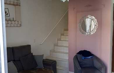 Imagem: A casa possui 2 Dormitórios, 2 Banheiros, 2 Vagas na garagem