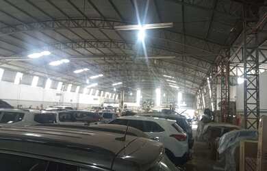 Imagem: O depósito possui 5 Vagas na garagem e 2800m² de Área e está