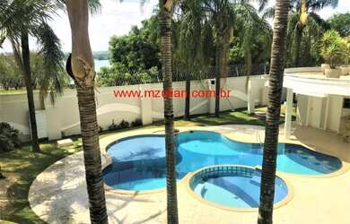 Imagem: A casa em condomínio possui 4 Dormitórios, 5 Banheiros, 5