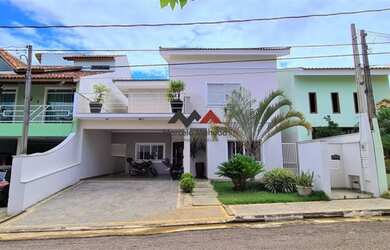 Imagem: A casa em condomínio possui 4 Dormitórios, 5 Banheiros, 4