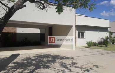 Imagem: A casa possui 3 Dormitórios, 4 Banheiros, 3 Vagas na garagem