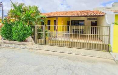 Imagem: A casa em condomínio possui 3 Dormitórios, 2 Banheiros, 2