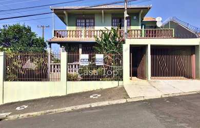 Imagem: A casa possui 5 Dormitórios, 3 Banheiros, 2 Vagas na garagem