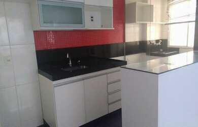 Imagem: O apartamento possui 2 Dormitórios, 1 Banheiro, 1 Vaga na garagem